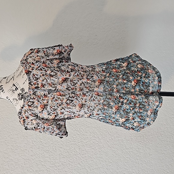 American Rag - Sheer lace floral cold shoulder Ombre Blouse - Picture 2 of 6